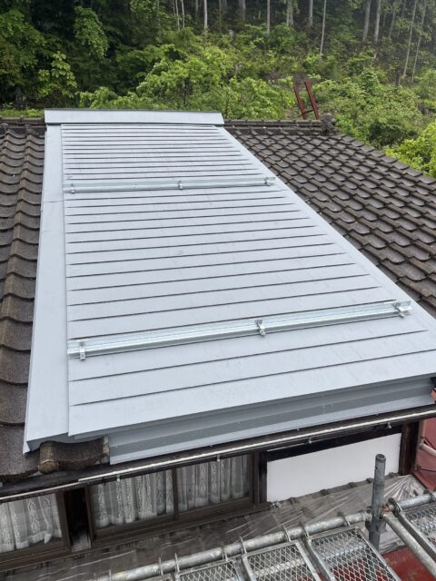 瓦屋根の部分工事