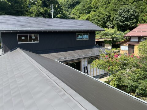安全な屋根工事！杉山板金にお任せください！